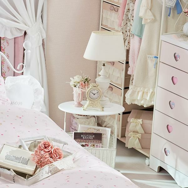 直送】ラウンドサイドテーブル/ラック付き｜かわいいお姫様インテリア