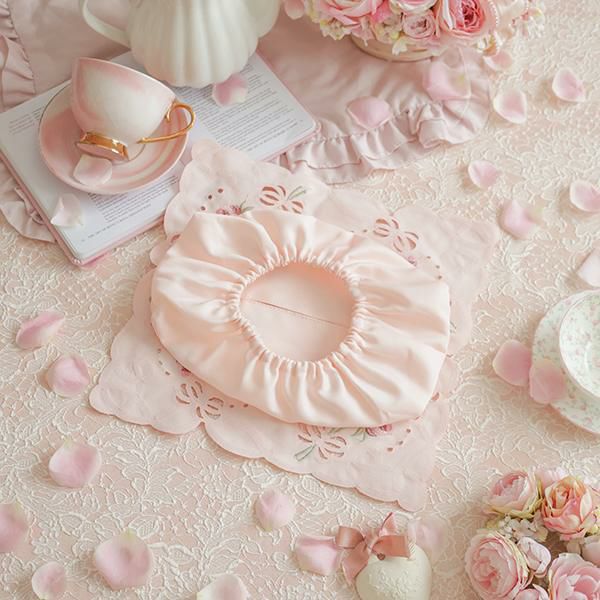 エンブロイダリーティッシュケースカバー(ローズリボン)｜かわいい